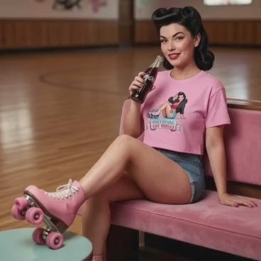 Crop Top de Patinaje para Mujer- Camiseta Corta Pin Up               "Sin Freno, Sin Miedo"