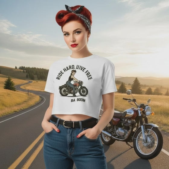 Camiseta corta/Crop top "Ride Hard Live Free"